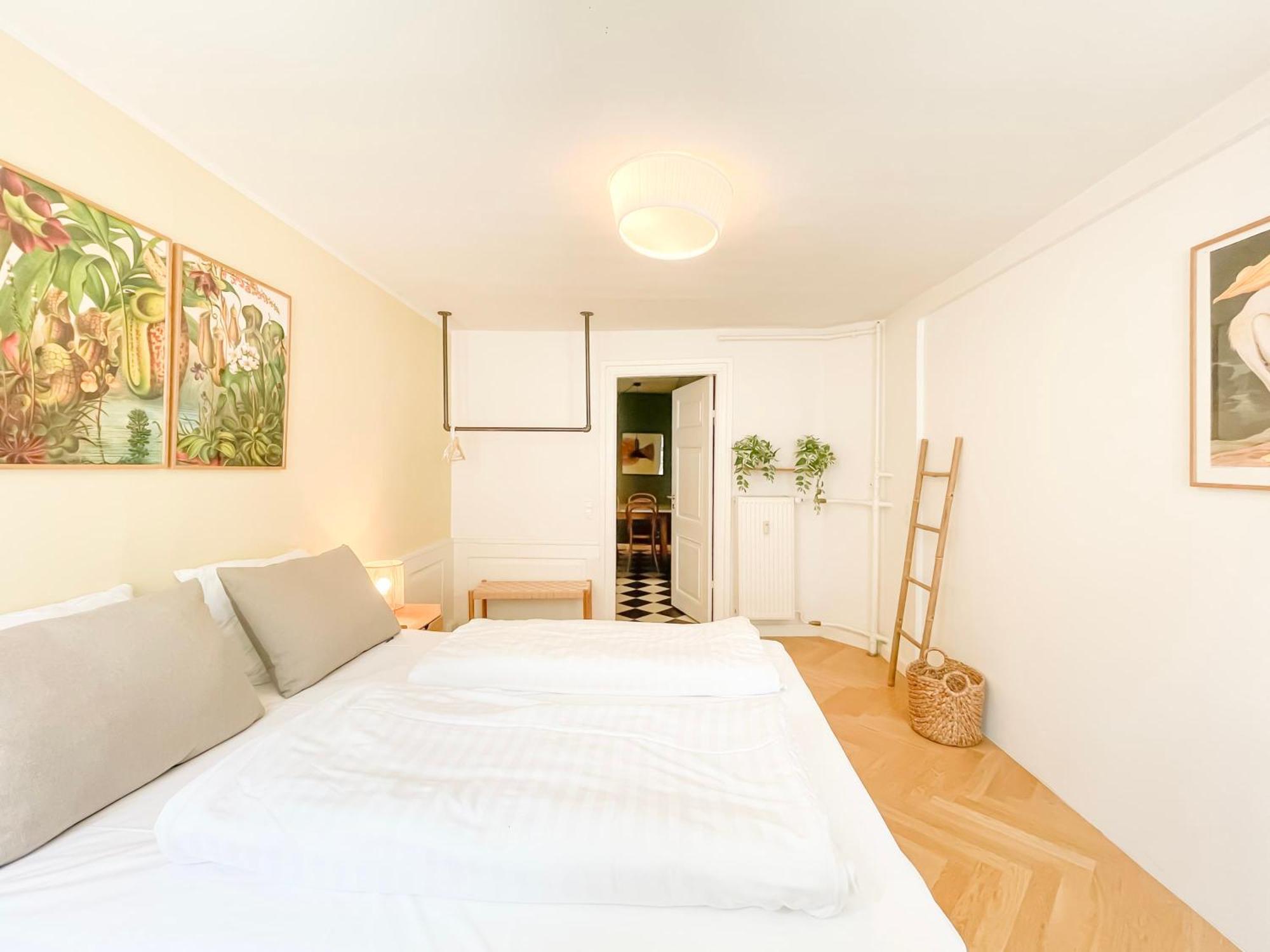 Large With 4 Bedrooms In Appartement Kopenhagen