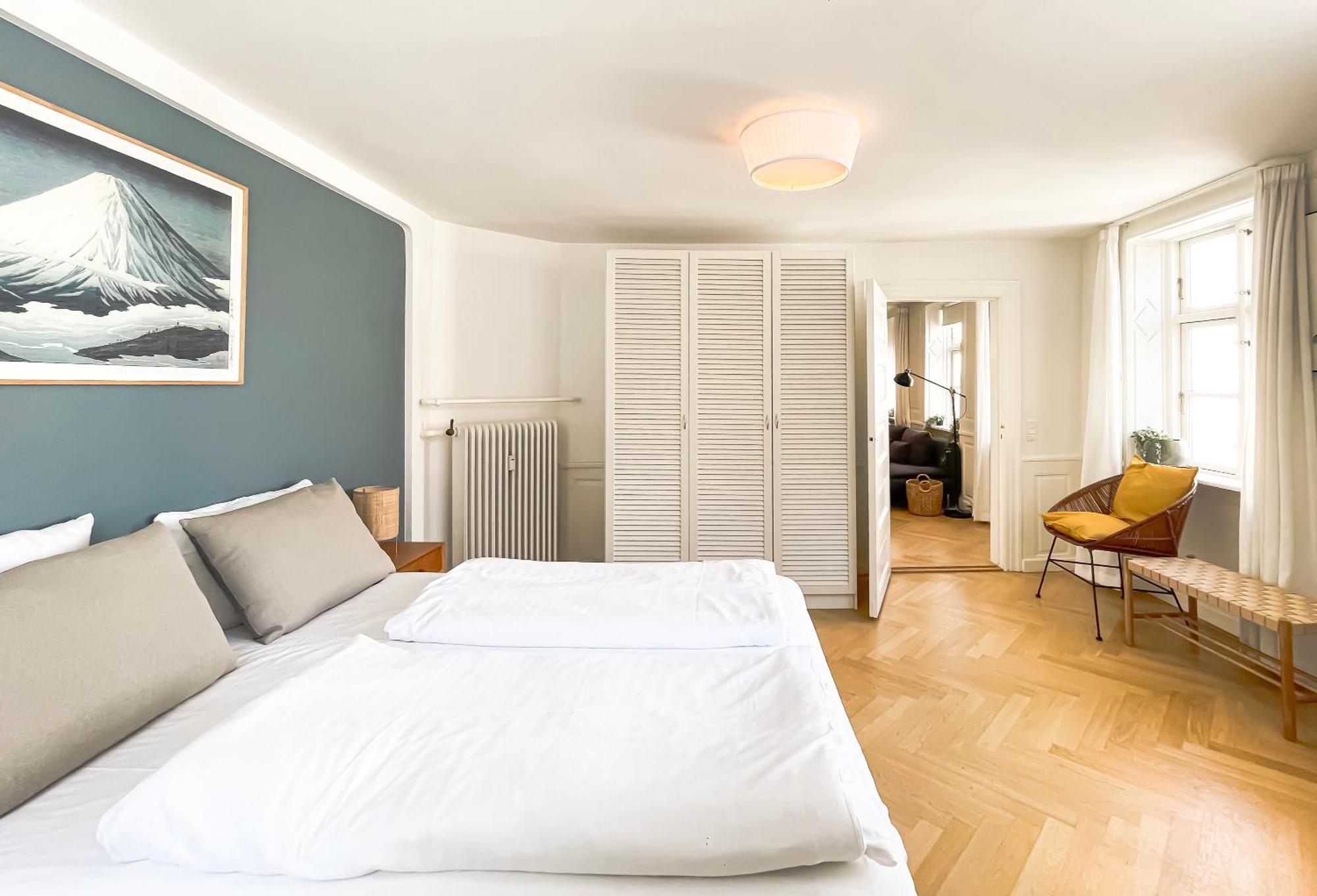 Appartement Large With 4 Bedrooms In *