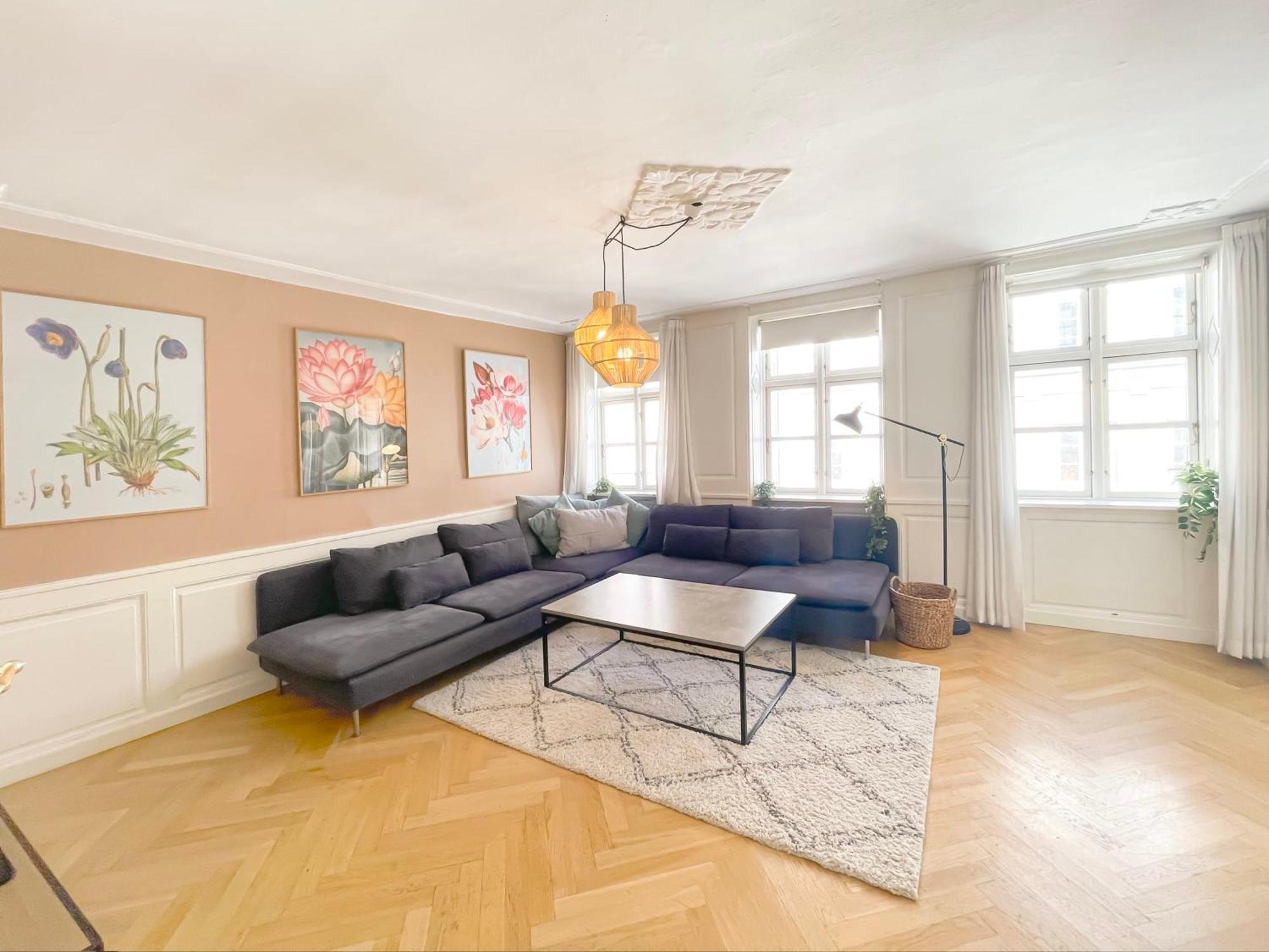 Large With 4 Bedrooms In Appartement Kopenhagen